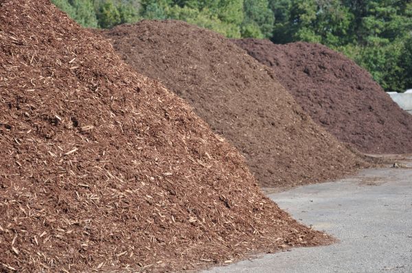 Brown Mulch Delivery in North Port